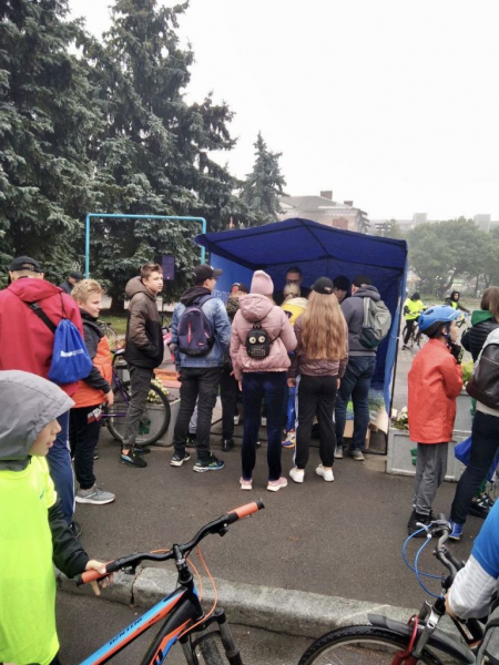 Зібрали більше двох тисяч гривень: у Нововолинську відбувся благодійний велопробіг | Новини Нововолинська