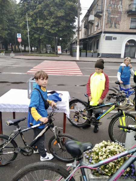 Зібрали більше двох тисяч гривень: у Нововолинську відбувся благодійний велопробіг | Новини Нововолинська