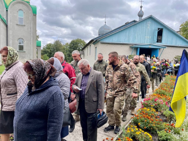 У Нововолинську провели в останню путь Героя Олега Іванова | Новини Нововолинська