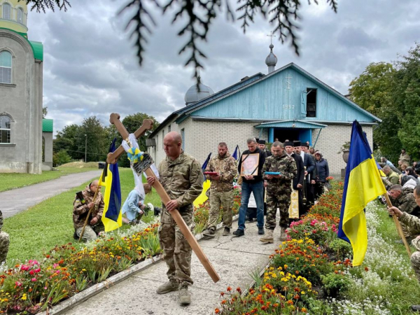 У Нововолинську провели в останню путь Героя Олега Іванова | Новини Нововолинська