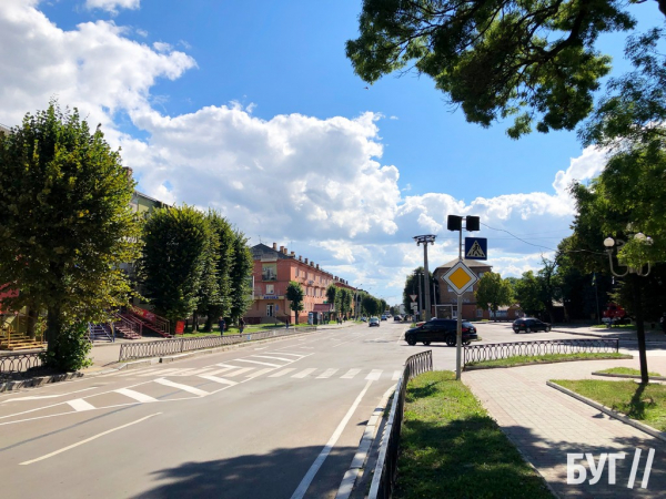 Фото дня: у Нововолинську на перехресті встановили нові дорожні знаки | Новини Нововолинська