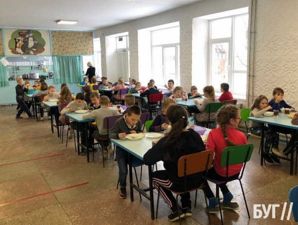 Школярів Нововолинської громади, чиї батьки захищають Україну, харчуватимуть безплатно | Новини Нововолинська