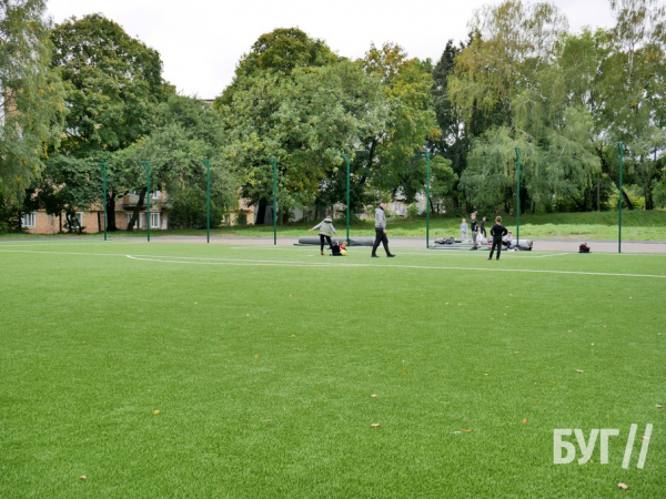 Розвиток освітніх закладів та відпочинкових зон: голова Волиньради з депутатами оглянули локації, які оновлюють у Нововолинську | Новини Нововолинська