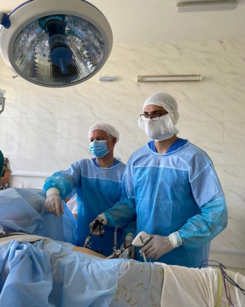 Хірурги Нововолинської лікарні видалили пацієнту нирку через декілька проколів | Новини Нововолинська