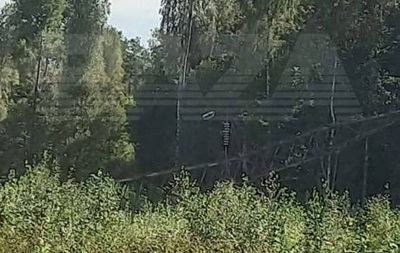 У РФ невідомі підірвали електроопори поруч із залізницею