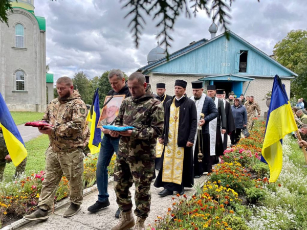 У Нововолинську провели в останню путь Героя Олега Іванова | Новини Нововолинська