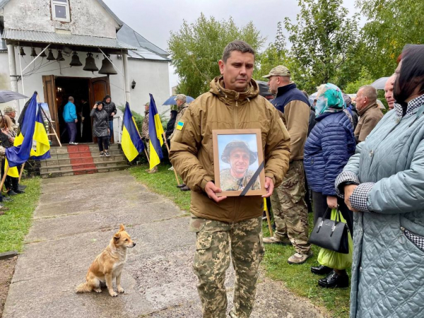 Нововолинська громада попрощалась із загиблими на війні Героями Олександром Герасимчуком та Сергієм Андросовим | Новини Нововолинська