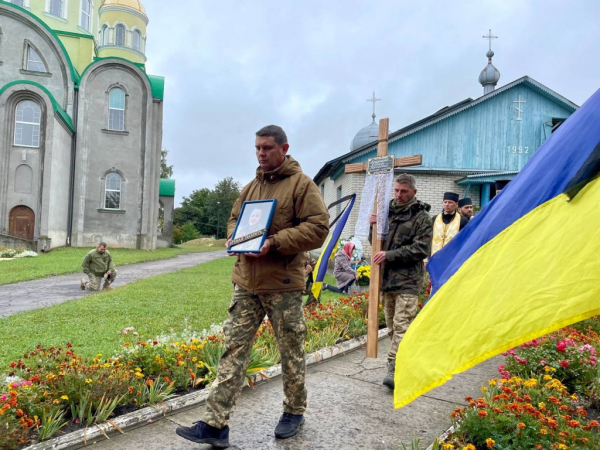 Нововолинська громада попрощалась із загиблими на війні Героями Олександром Герасимчуком та Сергієм Андросовим | Новини Нововолинська