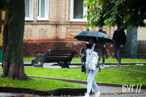 Справжня осінь завітала у місто: як живе Нововолинськ у дощову погоду | Новини Нововолинська