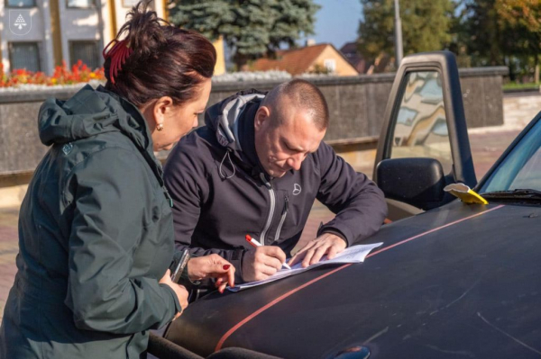 Волонтер з Литви доставив у Нововолинськ автомобіль для військових 14 бригади | Новини Нововолинська