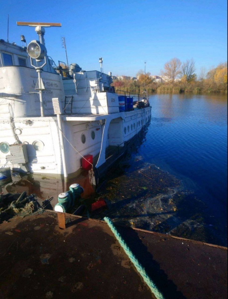 На Херсонщині росіяни підривають судна - Дніпру загрожує екологічна катастрофа - Події