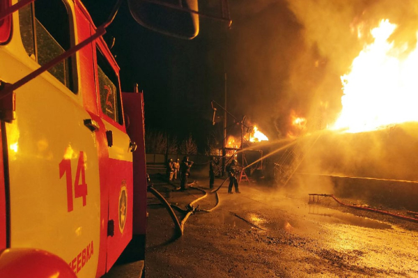 Пожежа в Макіївці на нафтобазі внаслідок обстрілу - 21 листопада 2022 :: Новини Донбасу