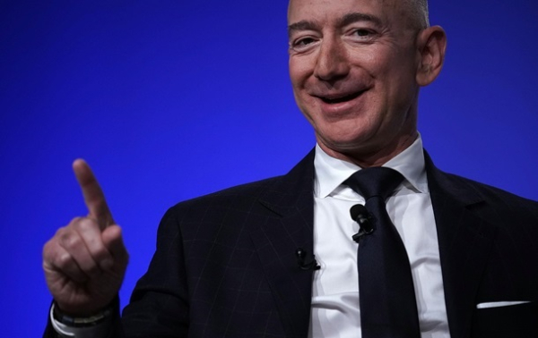 Після відходу з Amazon Безос розбагатів на $11 млрд