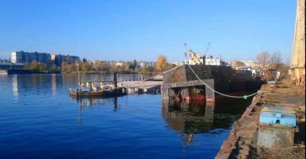 На Херсонщині росіяни підривають судна - Дніпру загрожує екологічна катастрофа - Події
