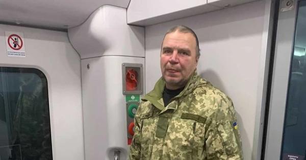 Скандал в Укрзалізниці: військового вигнали у тамбур поїзда через поганий запах  - Події