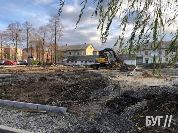 Розпочалося будівництво парку біля торгового центру «FORest» у Нововолинську | Новини Нововолинська