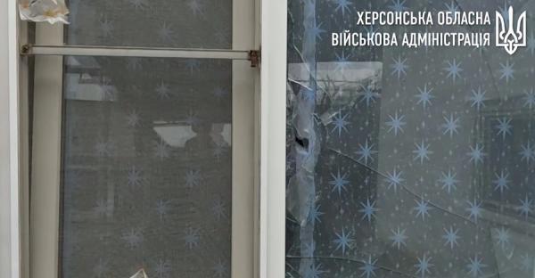 Росія вдарила по Херсону, пошкоджено дитсадок та станцію меддопомоги - Події