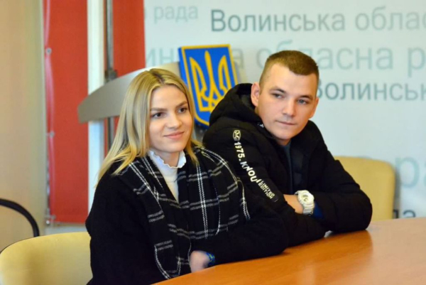 Подружжя з Нововолинська відзначили за волонтерську діяльність | Новини Нововолинська