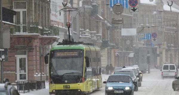 У Львові через негоду зупинилися трамваї та тролейбуси - Події