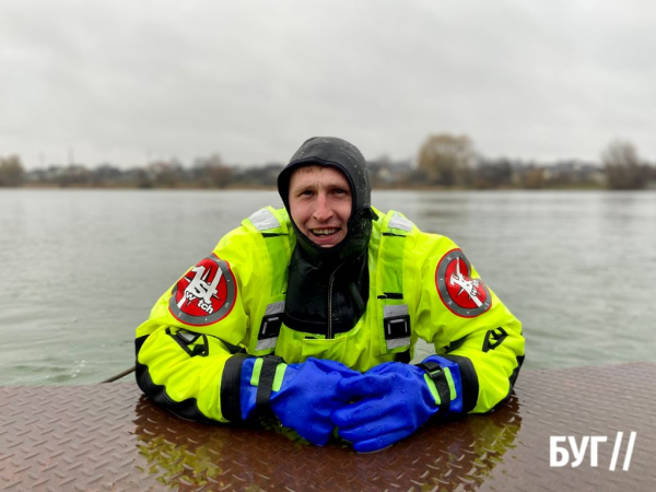 На Водохреще у Нововолинську рятувальники провели навчання у гідрокостюмах | Новини Нововолинська