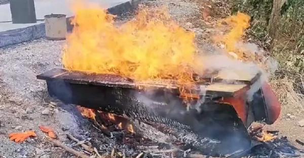 У Китаї сім'ї почали спалювати померлих посеред вулиць - Коронавірус