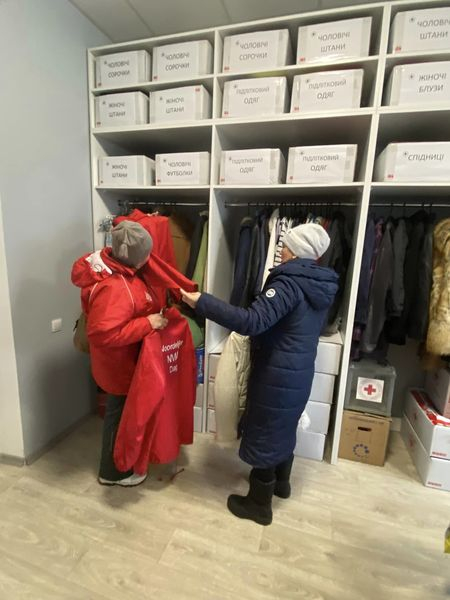 З понеділка по п‘ятницю у Нововолинську працює «банк одягу» | Новини Нововолинська