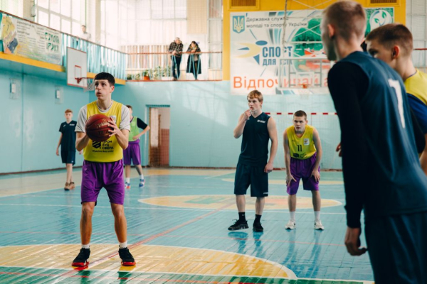 Перше місце у баскетбольному турнірі посіли нововолинські спортсмени | Новини Нововолинська