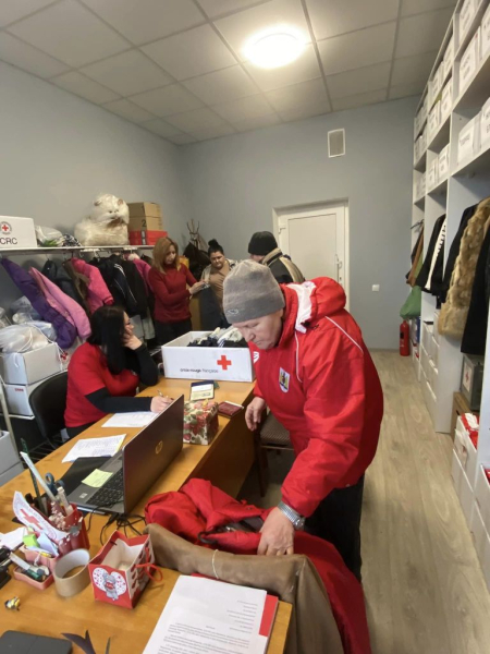 З понеділка по п‘ятницю у Нововолинську працює «банк одягу» | Новини Нововолинська