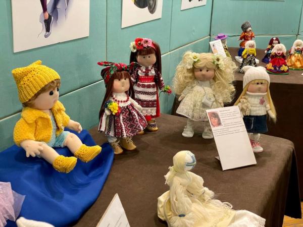У Нововолинську відкрили виставку іграшок ручної роботи: мешканців запрошують на «Лялькове диво» | Новини Нововолинська
