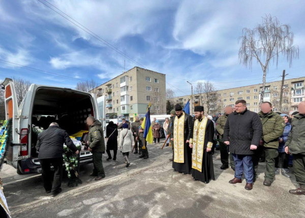 Мешканці Нововолинська попрощалися з полеглим Героєм Андрієм Хрябченком | Новини Нововолинська