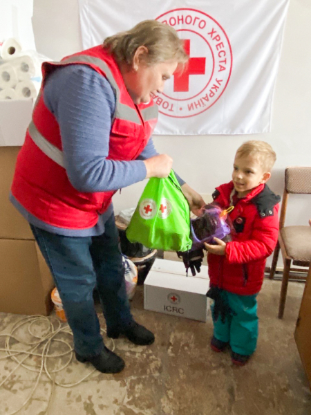 Гуманітарна допомога, психосоціальна підтримка, пошук рідних, із якими втрачений зв’язок: розповіли, як працює організація Червоного Хреста в Нововолинську | Новини Нововолинська