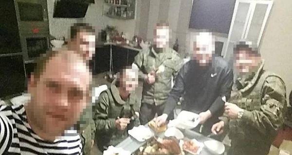 Поліція ідентифікувала росіян, які під час окупації села на Харківщині вкрали пральну машинку - Події