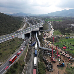 Міністр інфраструктури Греції подав у відставку через смертельне зіткнення потягів - Події