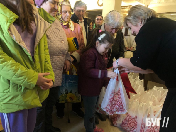 Дітям-сиротам Нововолинська вручили Великодні подарунки | Новини Нововолинська