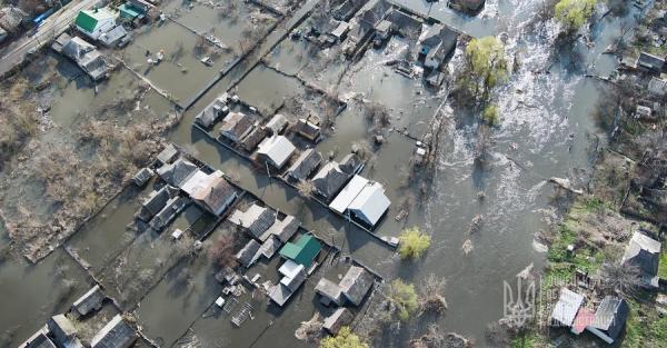 Потоп у Краматорську. Жителів рятувальники знімали з дахів - Події