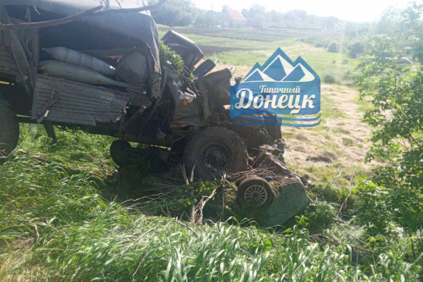 У Мічуріному військова вантажівка перевозила снаряди та розчавила легковик - 20 травня 2023 :: Донеччина