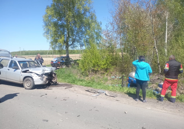 На трасі Нововолинськ-Іваничі трапилася ДТП: автомобіль зіткнувся з трактором | Новини Нововолинська