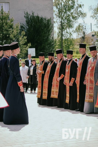 Предстоятель ПЦУ митрополит Епіфаній освятив стелу загиблих випускників Нововолинського ЦПТО | Новини Нововолинська