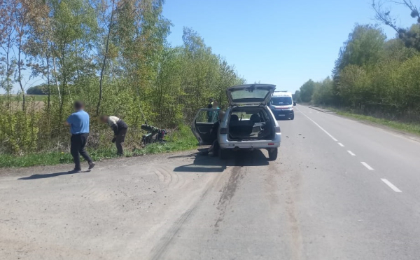 На трасі Нововолинськ-Іваничі трапилася ДТП: автомобіль зіткнувся з трактором | Новини Нововолинська