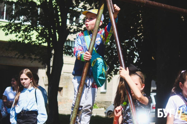 У Нововолинську розпочалось святкування до Дня захисту дітей: мешканці розважались та слухали концерт | Новини Нововолинська