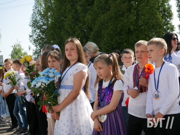 У Нововолинських школах продзвеніли останні дзвоники | Новини Нововолинська