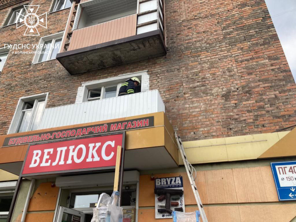 Не виходив на зв’язок: рятувальники у Нововолинську визволили чоловіка, який потребував допомоги | Новини Нововолинська