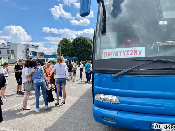 Ще 20 дітей з Нововолиської громади вирушили на відпочинок у Литву | Новини Нововолинська