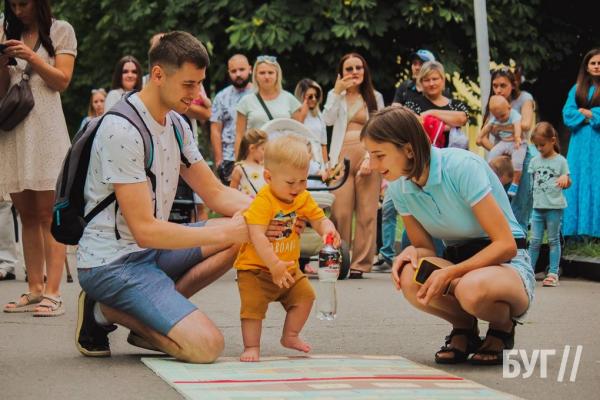 «Забіг у повзунках»: у Нововолинську відбулись змагання серед немовлят | Новини Нововолинська