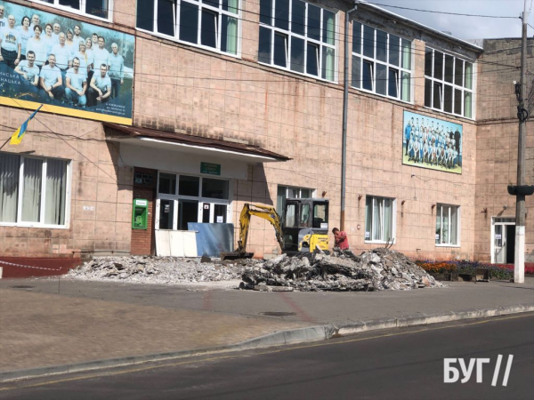 У Нововолинську ремонтують сходи спортивного комплексу «Шахтар» | Новини Нововолинська