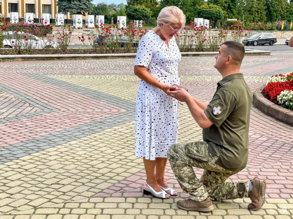 У Нововолинську прапор урочисто підняв учасник російсько-української війни Сергій Гордієвич | Новини Нововолинська