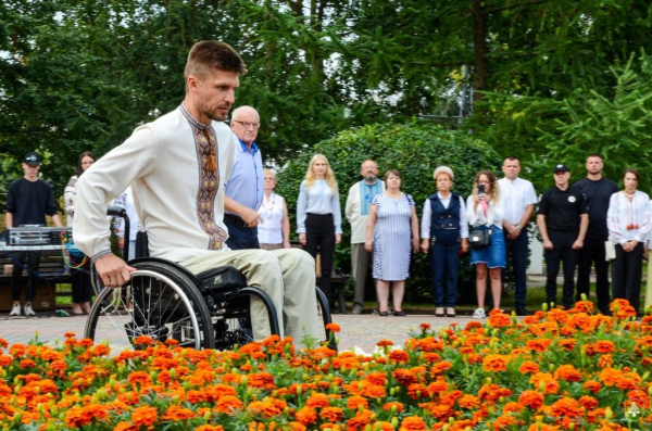 У Нововолинську прапор урочисто підняв учасник російсько-української війни Сергій Гордієвич | Новини Нововолинська