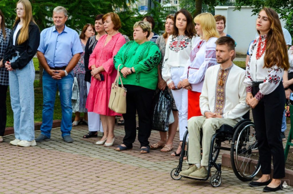 У Нововолинську прапор урочисто підняв учасник російсько-української війни Сергій Гордієвич | Новини Нововолинська