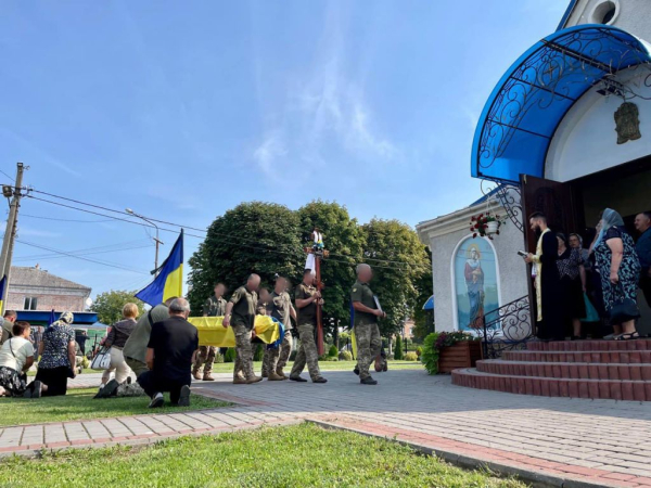 Мешканці Нововолинської громади попрощалися з двома Героями Володимиром Гасюком та Олександром Пущалом | Новини Нововолинська