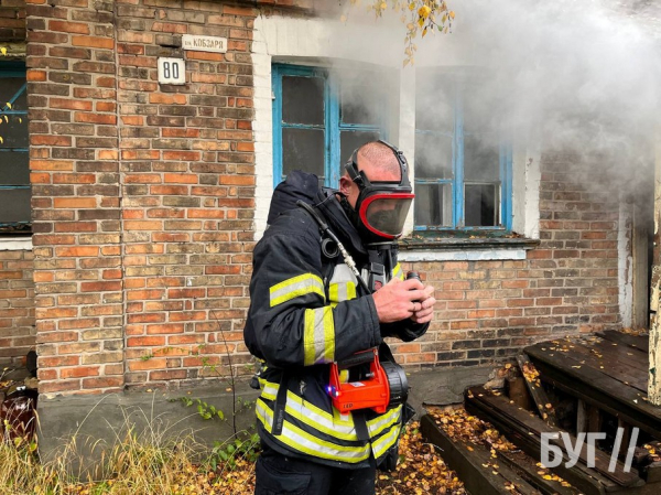 У Нововолинську горів приватний будинок: трьох людей госпіталізували | Новини Нововолинська